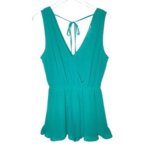 ASTR green v-neck sleeveless short romper size Medium